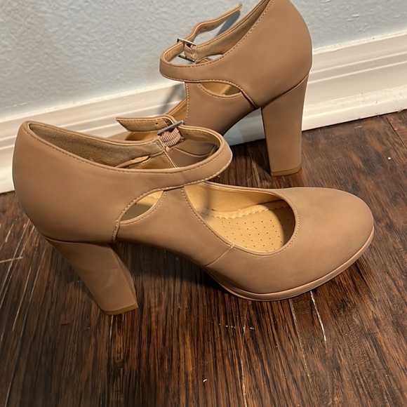 WOMEN'S Y-NOT ARIEL PUMPS. - Picture 4 of 5